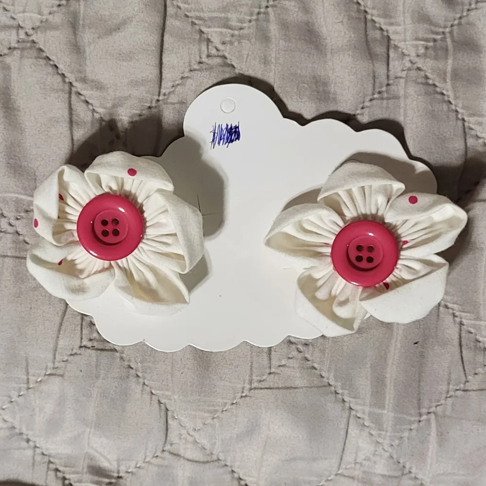 Girls Handmade 2pc Set Of White/Pink Flower Hair Clips- Brand New